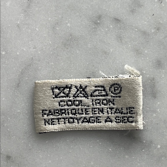 CHANEL Silk Monochrome Logo CC Chain Print Scarf - Picture 9 of 9